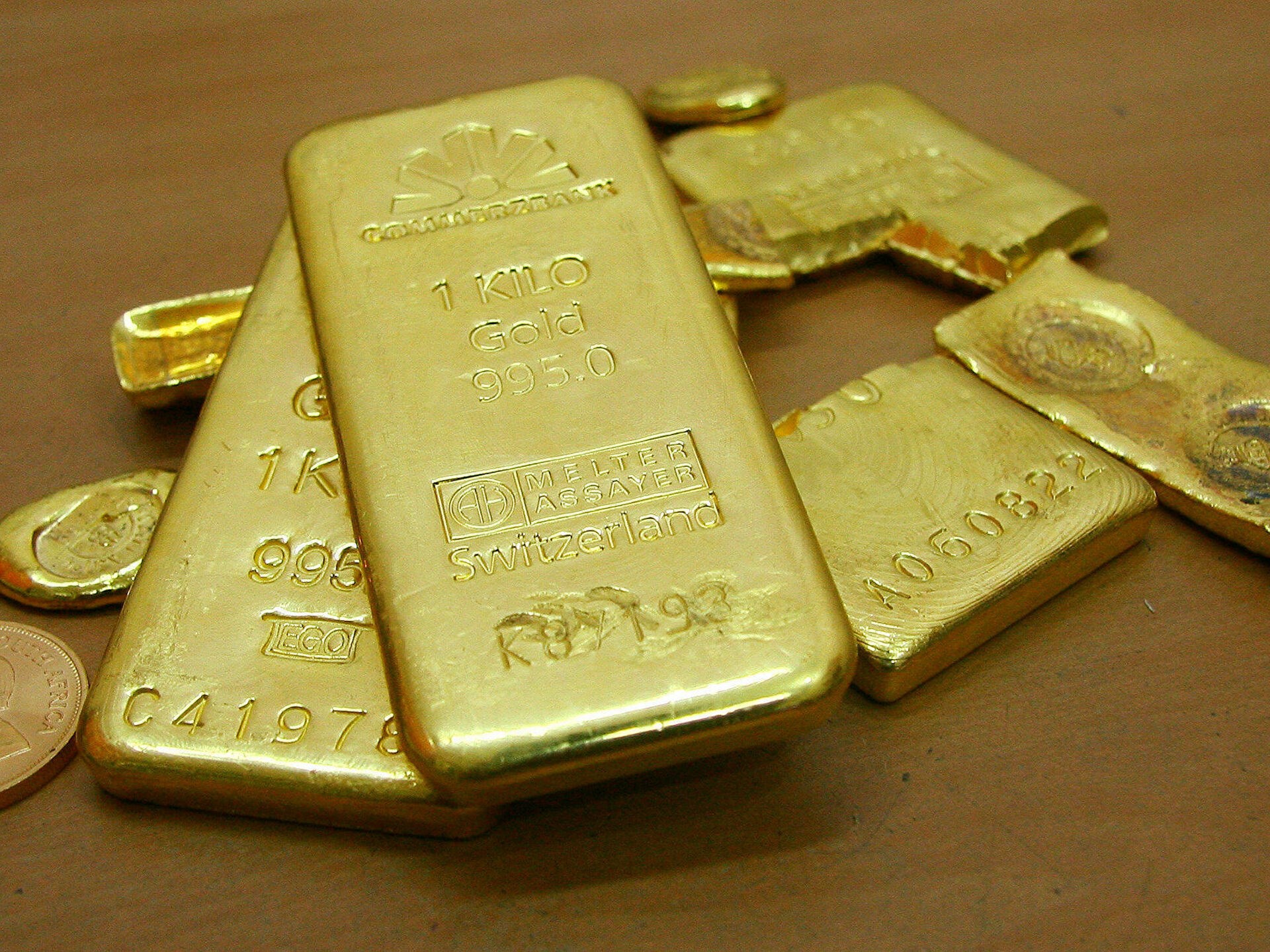 للأسبوع الرابع يسجل سعر سبائك الذهب ارتفاعاً في السوق العالمية في ظل اللجوء المتزايد إليه مع عدم التوصل إلى حل للنزاع في أوكرانيا