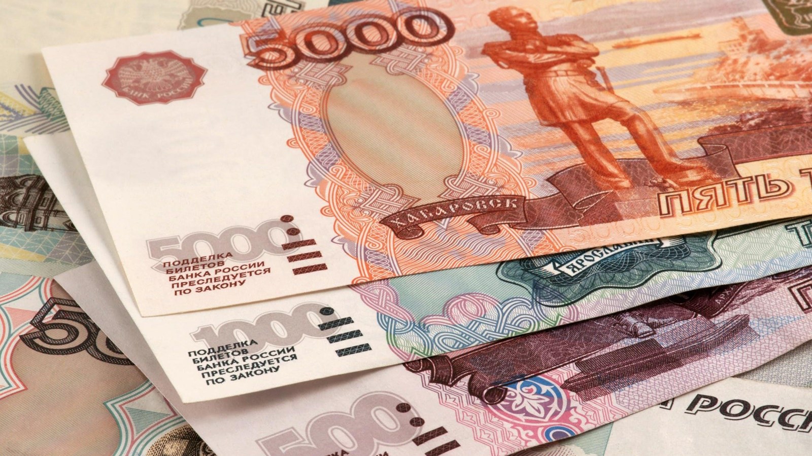 الروبل يرتفع 1.6% في أقصى ارتفاع منذ بداية الأزمة في أوكرانيا