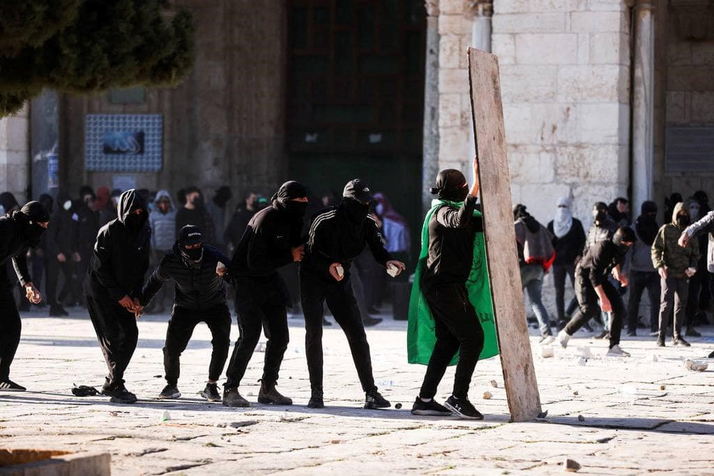 تجمع الفصائل الفلسطينية على أنّ المرابطين في الأقصى لن يتركوا وحدهم في مواجهة جيش الاحتلال لإذا لم تتوقف الاعتداءات