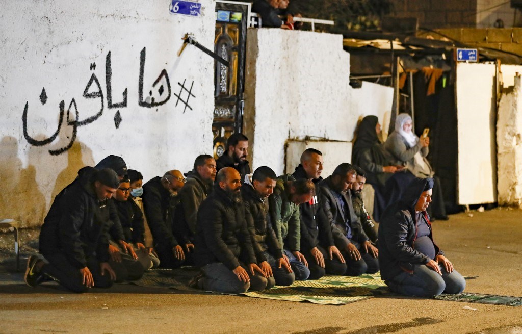 الاحتلال الإسرائيلي يعتدي على أهالي الشيخ جراح بالقدس