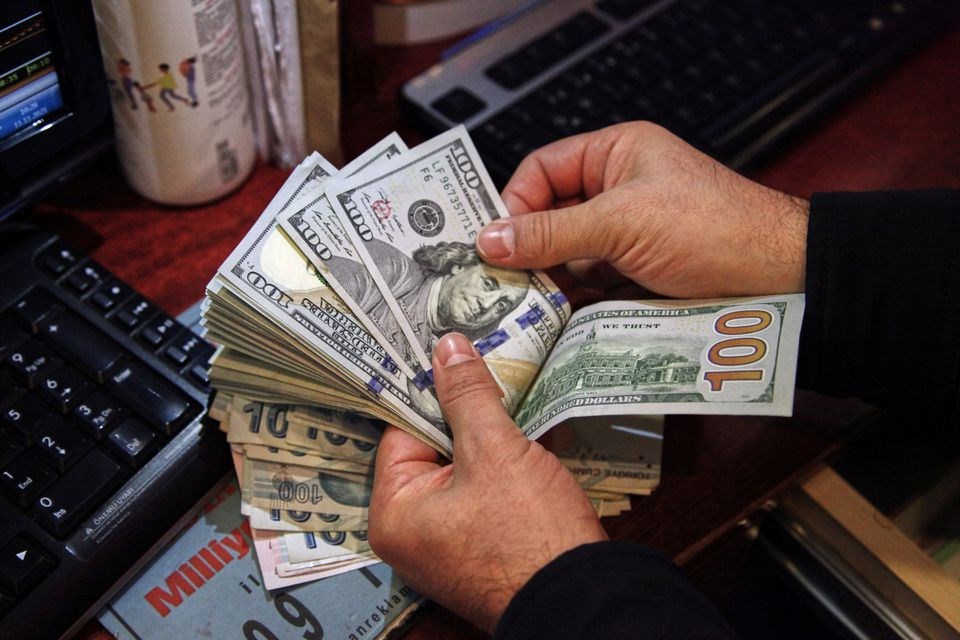 ارتفع مؤشر الدولار أمام العملات الستة الرئيسية إلى 101.62 بمقدار 0.6%، وهو أعلى مستوىً له منذ سنتين
