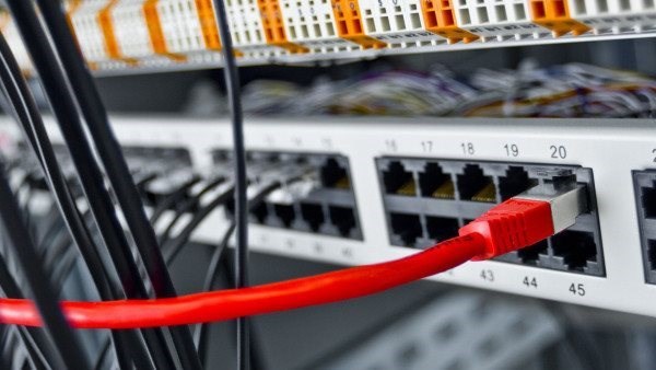 تعطل خدمة الإنترنت في مدن فرنسية عدة بسبب أعمال تخريب>