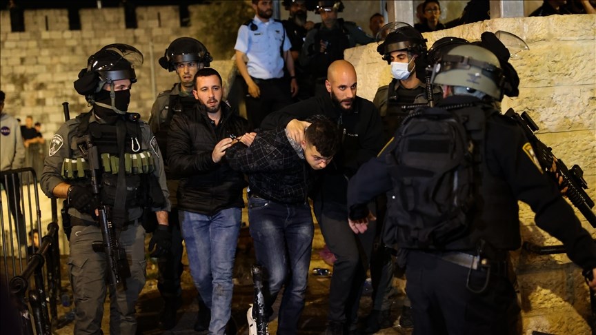 مواجهات مع الاحتلال في باب العامود.. واعتقال 5 فلسطينيين