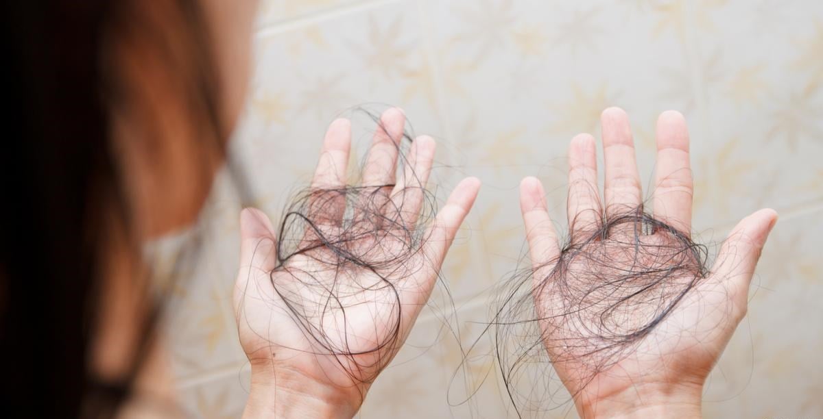 أحيانا تكون أسباب تساقط الشعر مشكلة صحية ويجب معالجتها