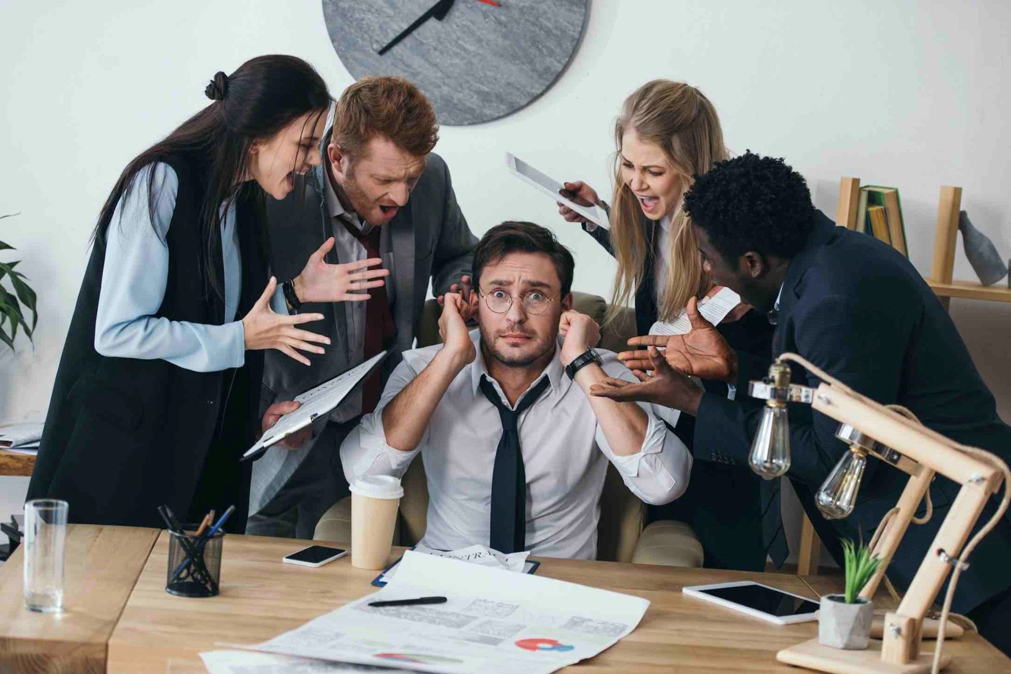 الإجهاد والتوتر طويل الأمد من أسباب تساقط الشعر 