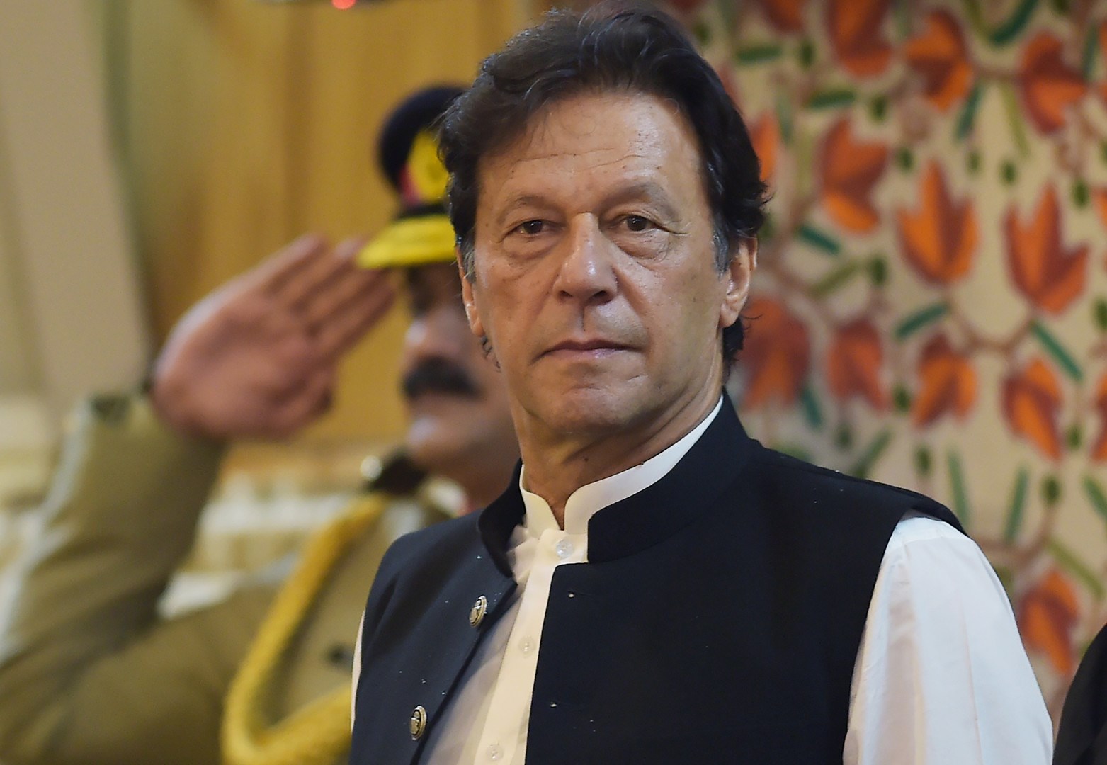 عبّر عمران خان عن خيبته من قرار المحكمة الباكستانية العليا بإلغاء حل البرلمان
