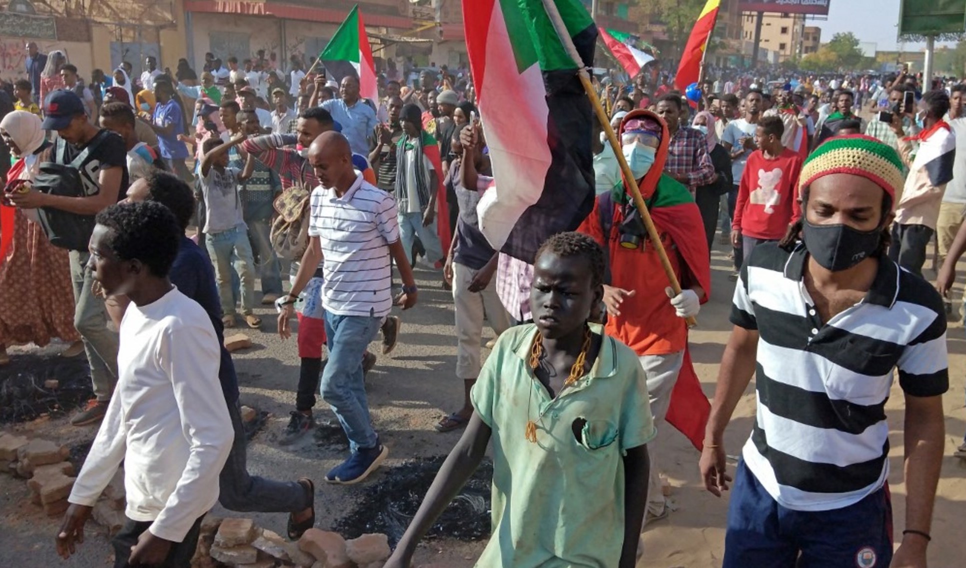 قوات الأمن السودانية تفرق محتجين في الذكرى الثالثة لمقتل معتصمين في الخرطوم
