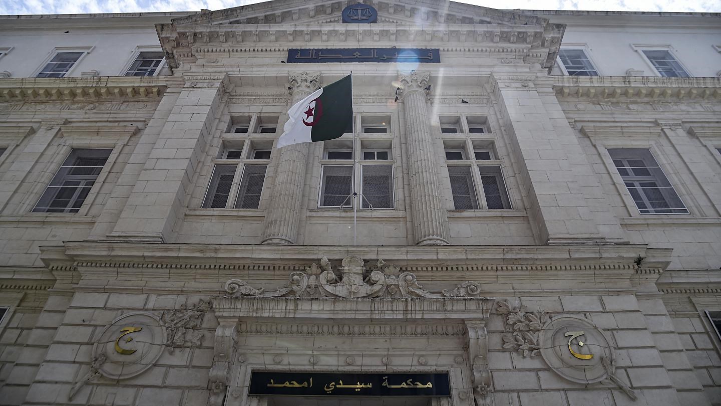 محكمة في العاصمة الجزائرية تحكم بسجن الأمين العام السابق لاتحاد العمال الجزائريين يتهم فساد