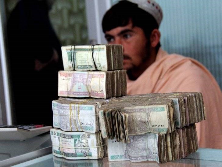 تواجه البلاد قضايا أمنية متفاقمة وانهياراً اقتصادياً