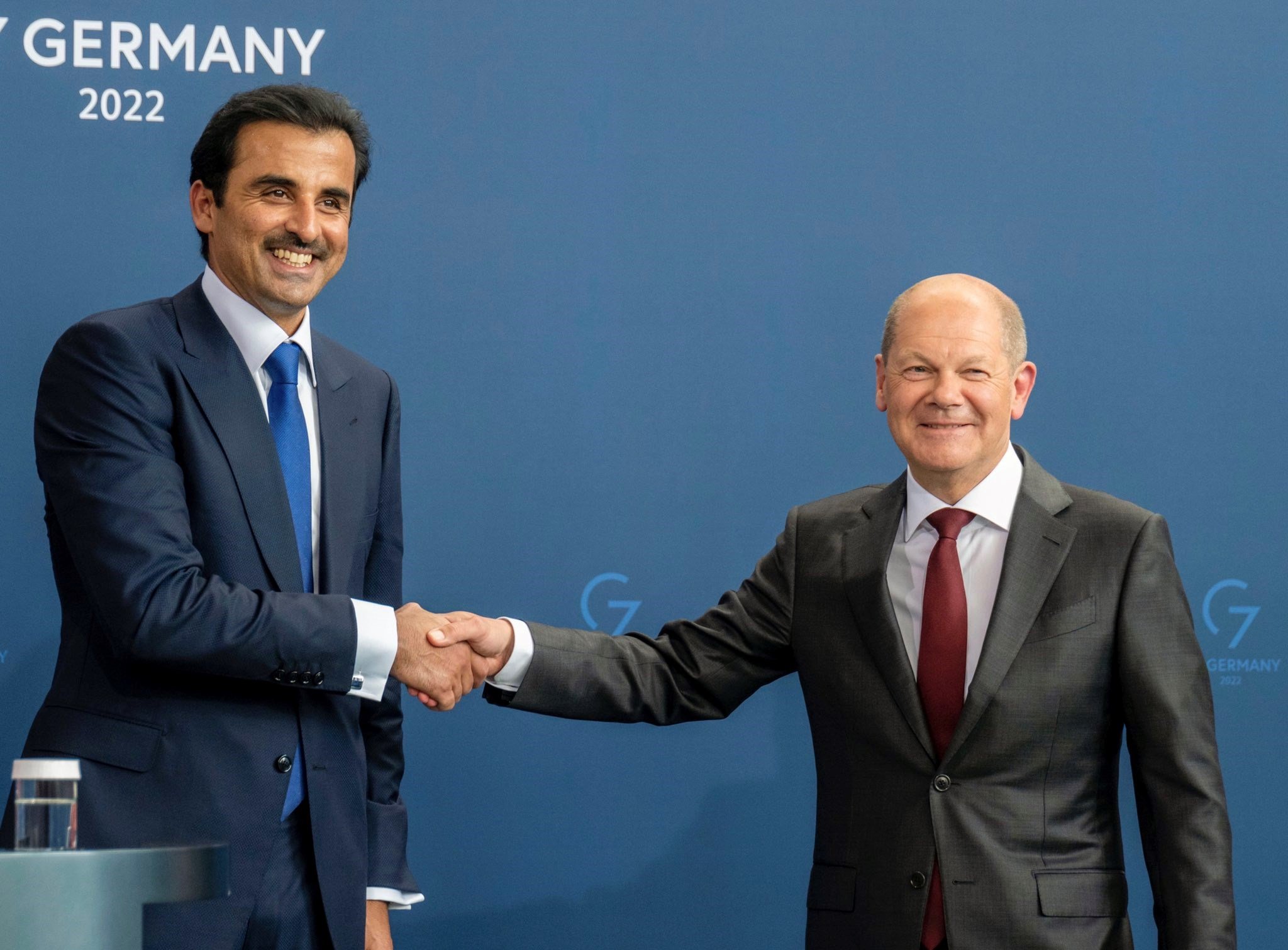 أمير قطر الشيخ تميم بن حمد آل ثاني والمستشار الألماني أولاف شولتز - ألمانيا
