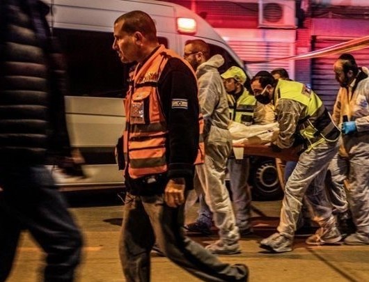 معلومات عن مقتل 4 إسرائيليين في عملية طعن بمنطقة إلعاد شرقي تل أبيب