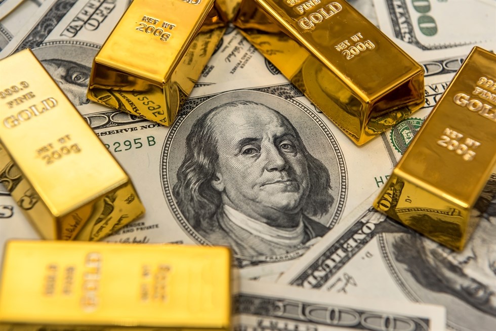 الذهب يهبط أكثر من 1% مع ارتفاع عوائد السندات وقوة الدولار