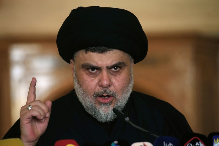 العراق: مقتدى الصدر يبلغ نواب كتلته أن لا تراجع عن الاستقالة