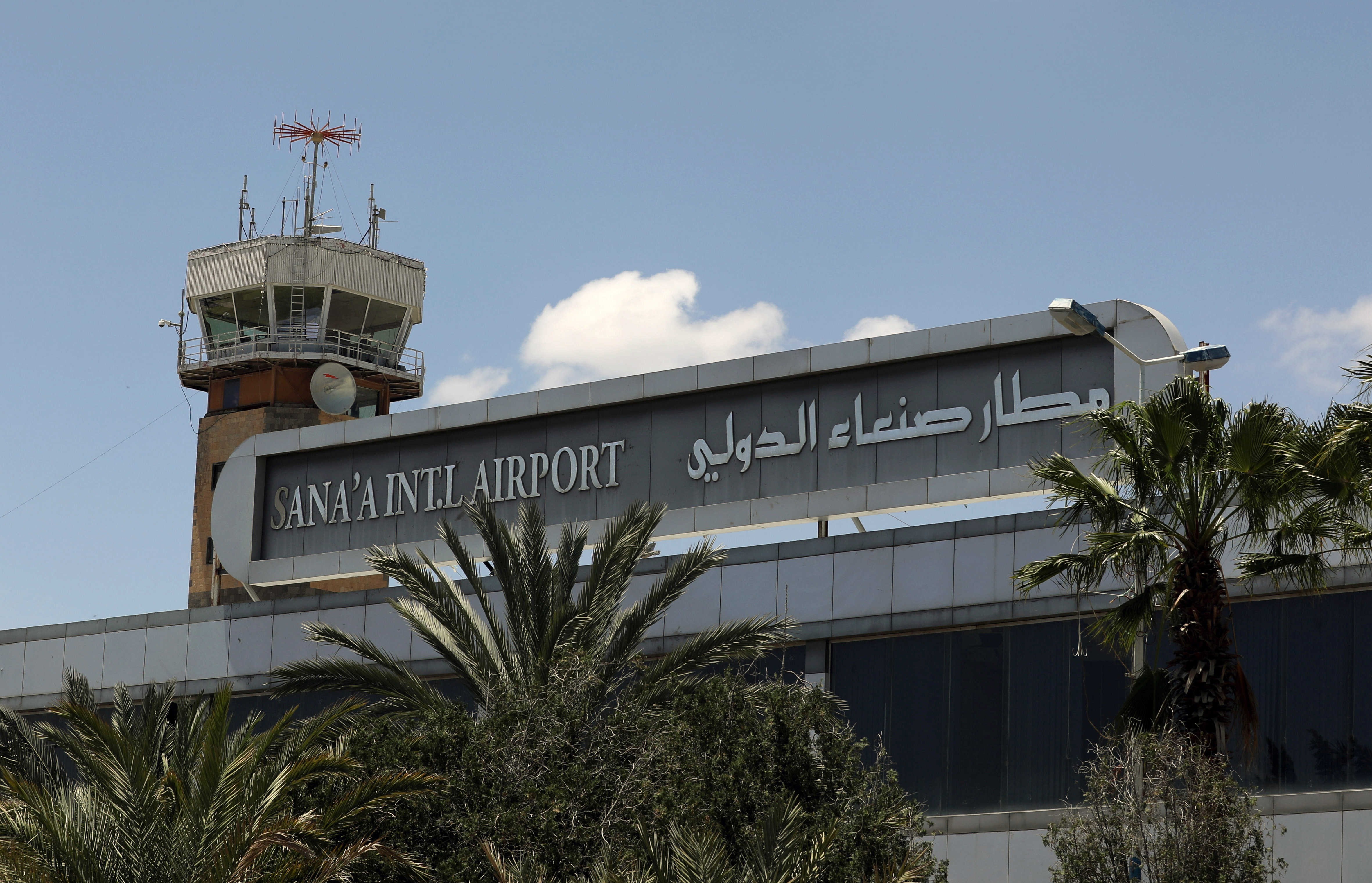 صنعاء تطالب بفتح المطارات والموانئ والطرقات بصورةٍ دائمة