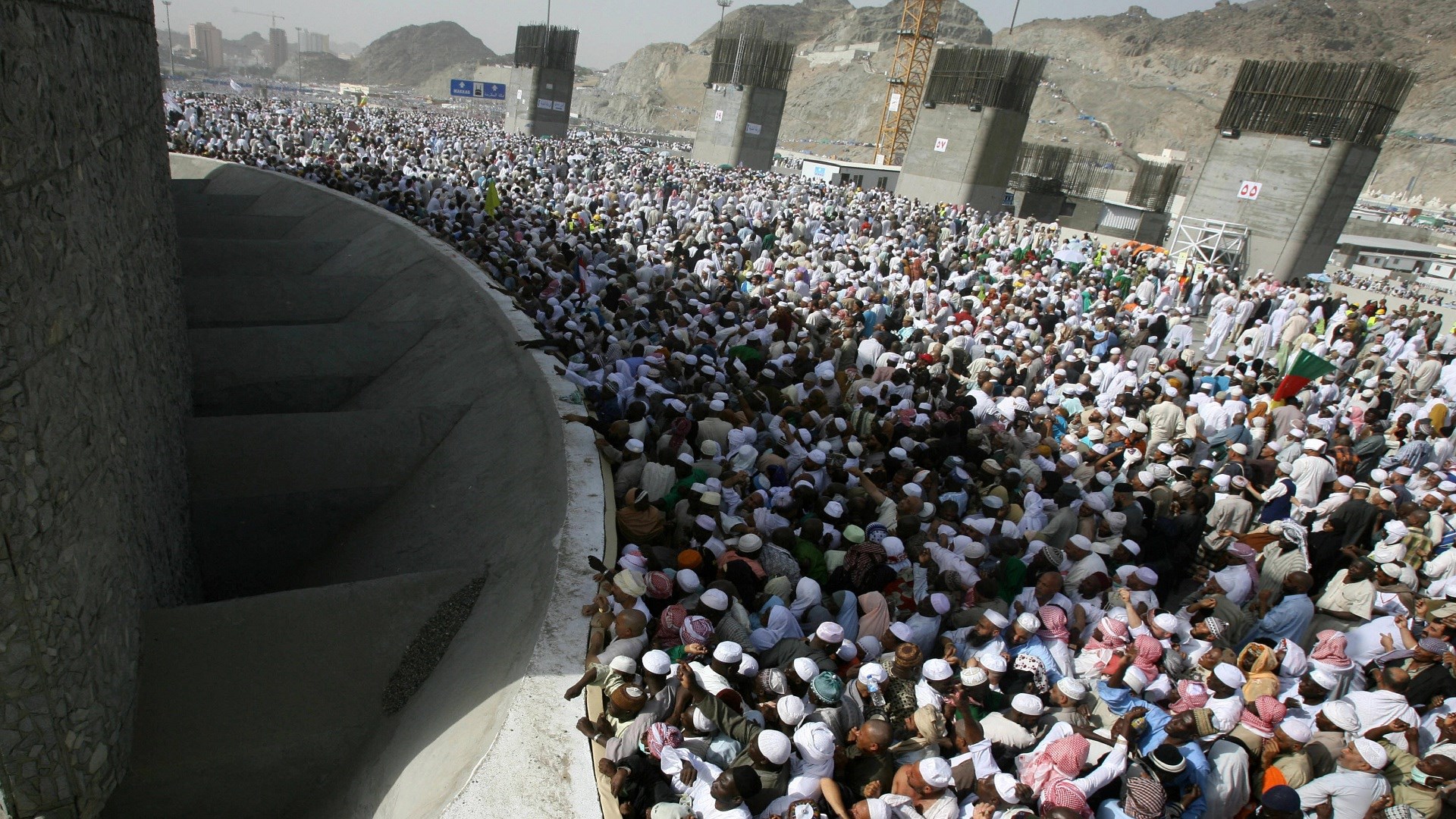 حجّاج بيت الله الحرام استفتحوا أول أيام التشريق الثلاثة بصعيد 