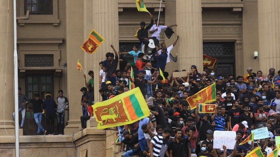 سريلانكا: المحتجون سيحتلون مقري إقامة الرئيس ورئيس الوزراء حتى مغادرة منصبيهما