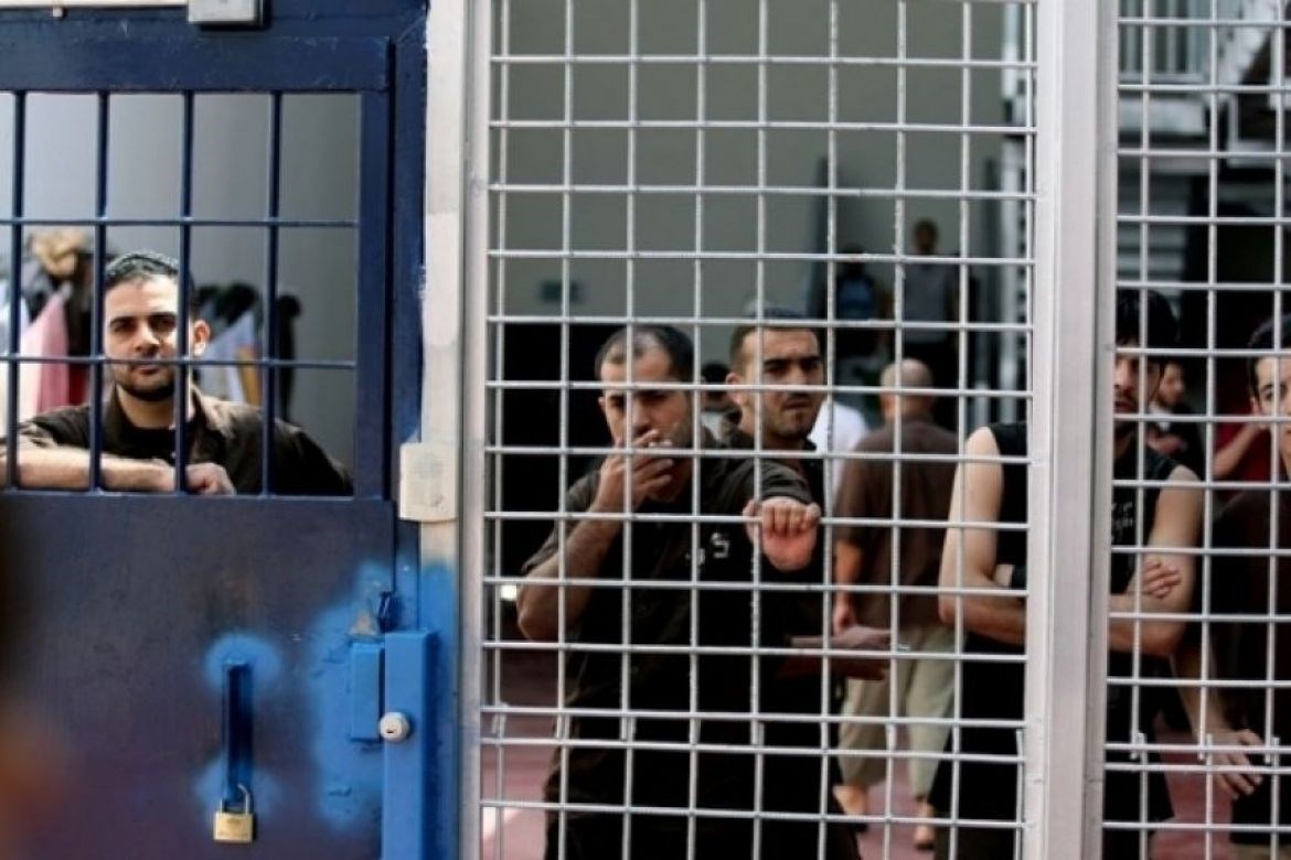 مركز فلسطين/   250 أسيراً أقلهم أمضي 40 عيدا في سجون الاحتلال