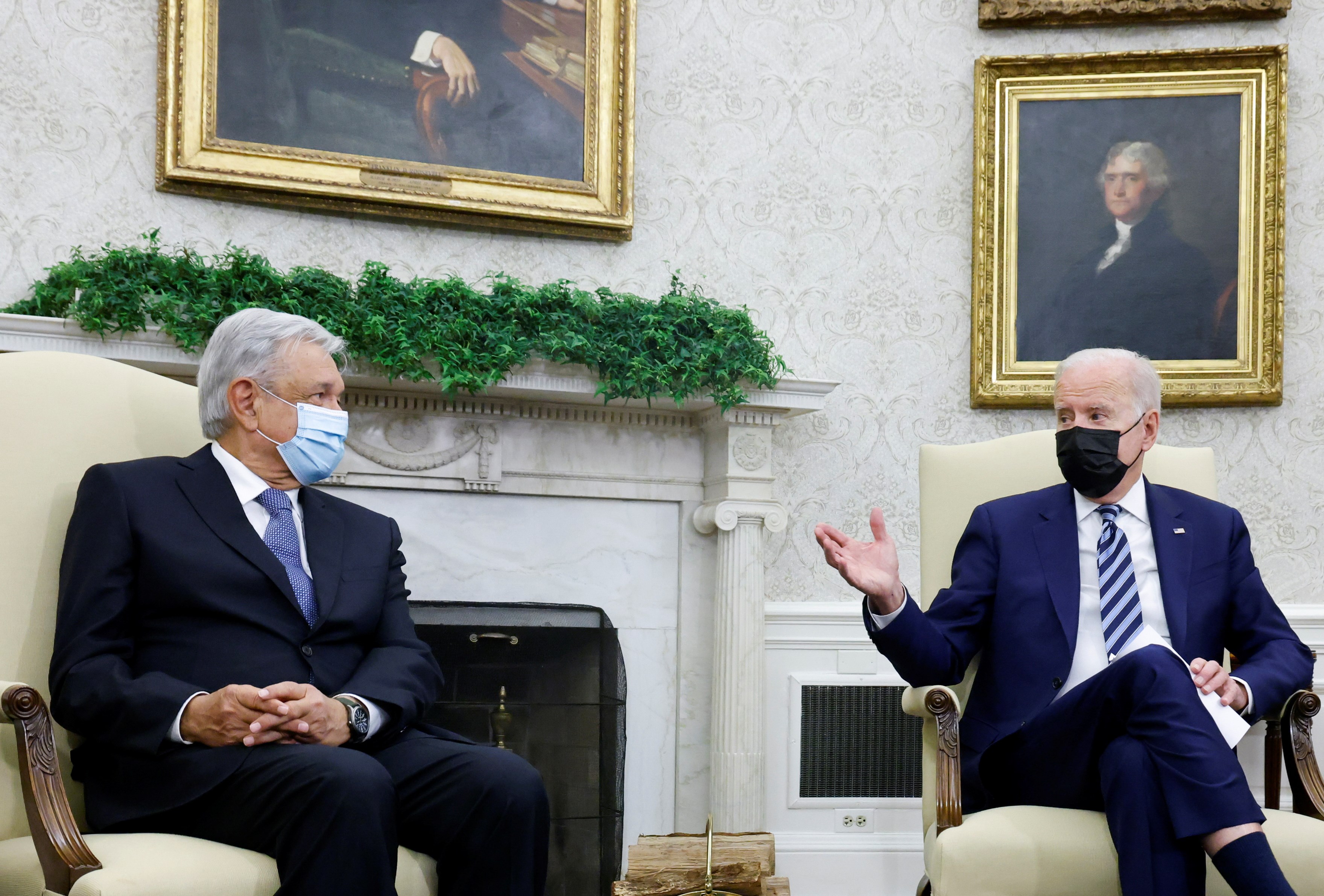 بايدن يبحث مع نظيره المكسيكي ملفات الهجرة والأمن والتعاون الاقتصادي