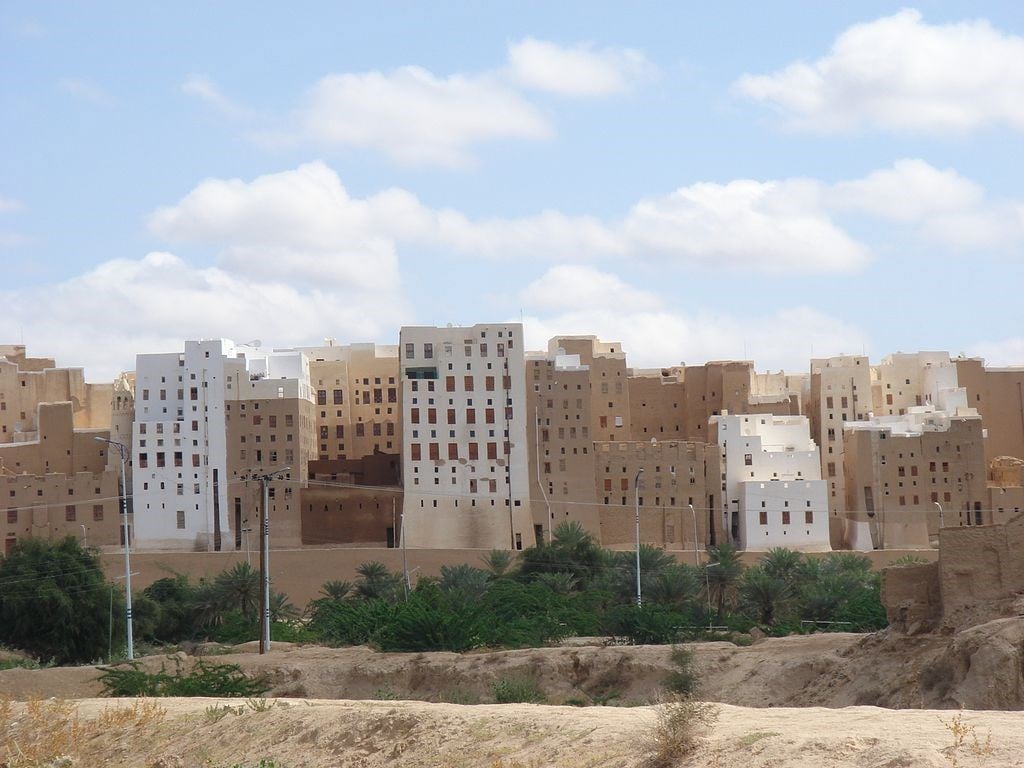 تقع مدينة شِبَام في محافظة حضرموت