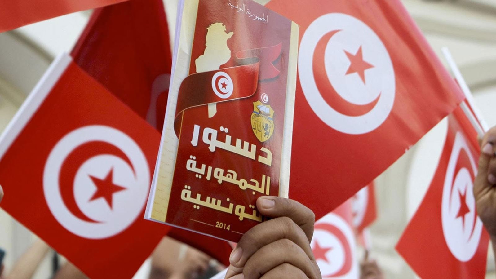 التونسيون يصوّتون اليوم على دستور جديد للبلاد.. فما أبرز بنوده؟