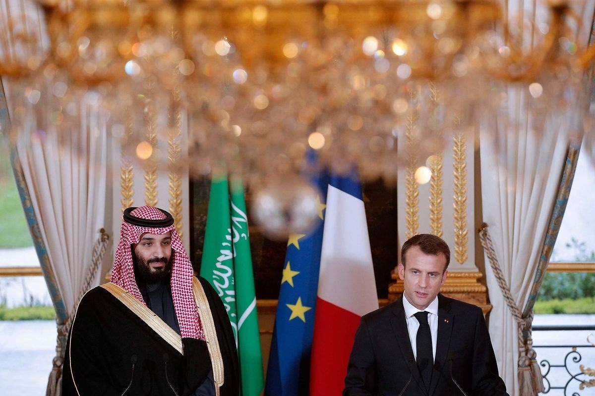 الرئيس الفرنسي إيمانويل ماكرون وولي العهد السعودي الأمير محمد بن سلمان (أرشيف)