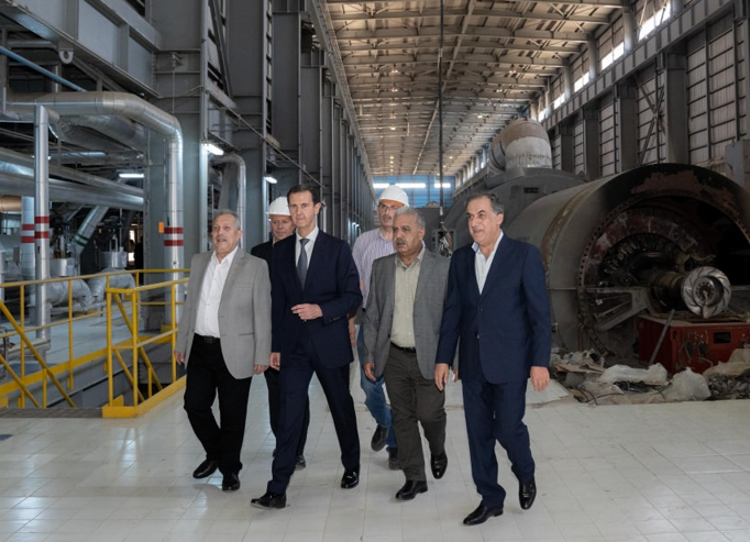 الرئيس السوري بشار الأسد يطلع على عمل المجموعة الخامسة من المحطة بعد إعادة تأهيلها 
