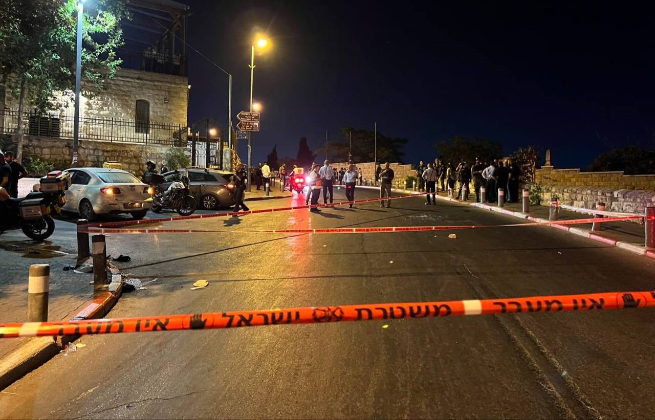 إعلام إسرائيلي: منفّذ عملية القدس سلّم نفسه للشرطة بعد ساعاتٍ من العملية