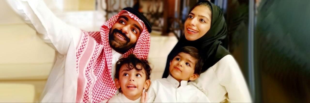 سلمى الشهاب مع زوجها وطفليها في صورة من الأرشيف.