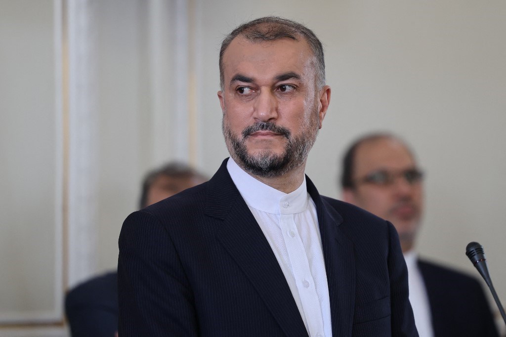 وزير الخارجية الإيراني حسين أمير عبد اللهيان خلال مؤتمر صحفي في طهران (أرشيف).