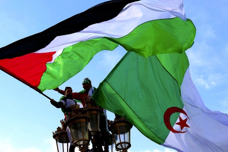 إعلان الجزائر يدعو لتكريس مبدأ الشراكة السياسية بين القوى الفلسطينية