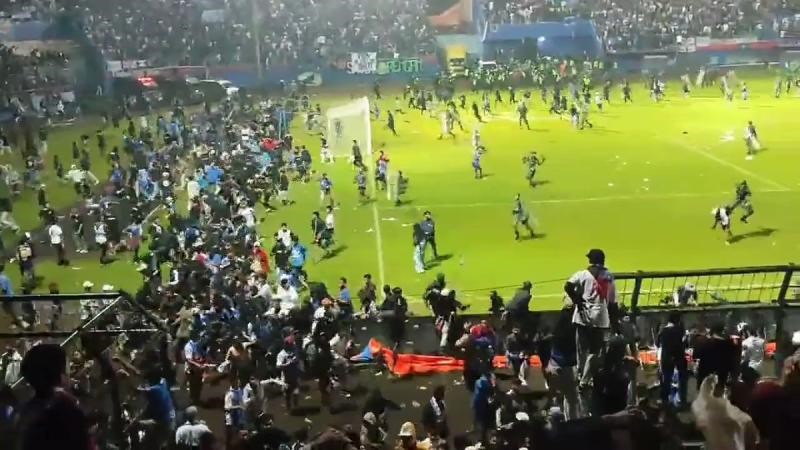 الحكومة الإندونيسية تأمر بمعاقبة المتورطين في مأساة الملعب