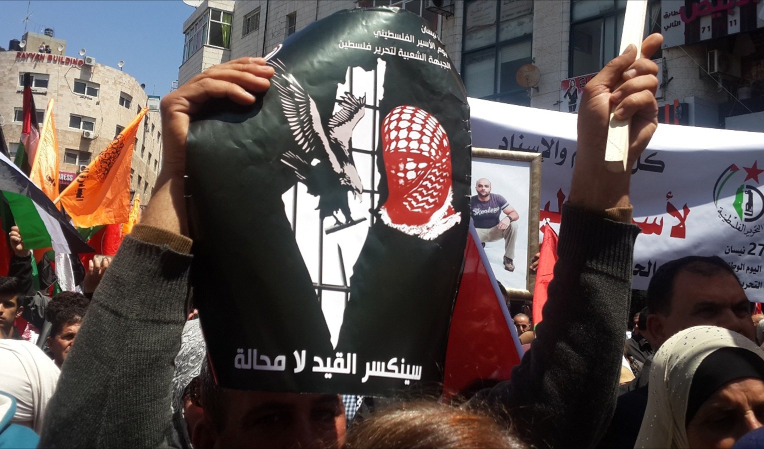 فلسطين: 900 أسير من 