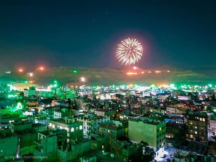 احتفالات وإطلاق ألعاب نارية تعمّ المحافظات اليمنية ابتهاجاً بالمولد النبوي