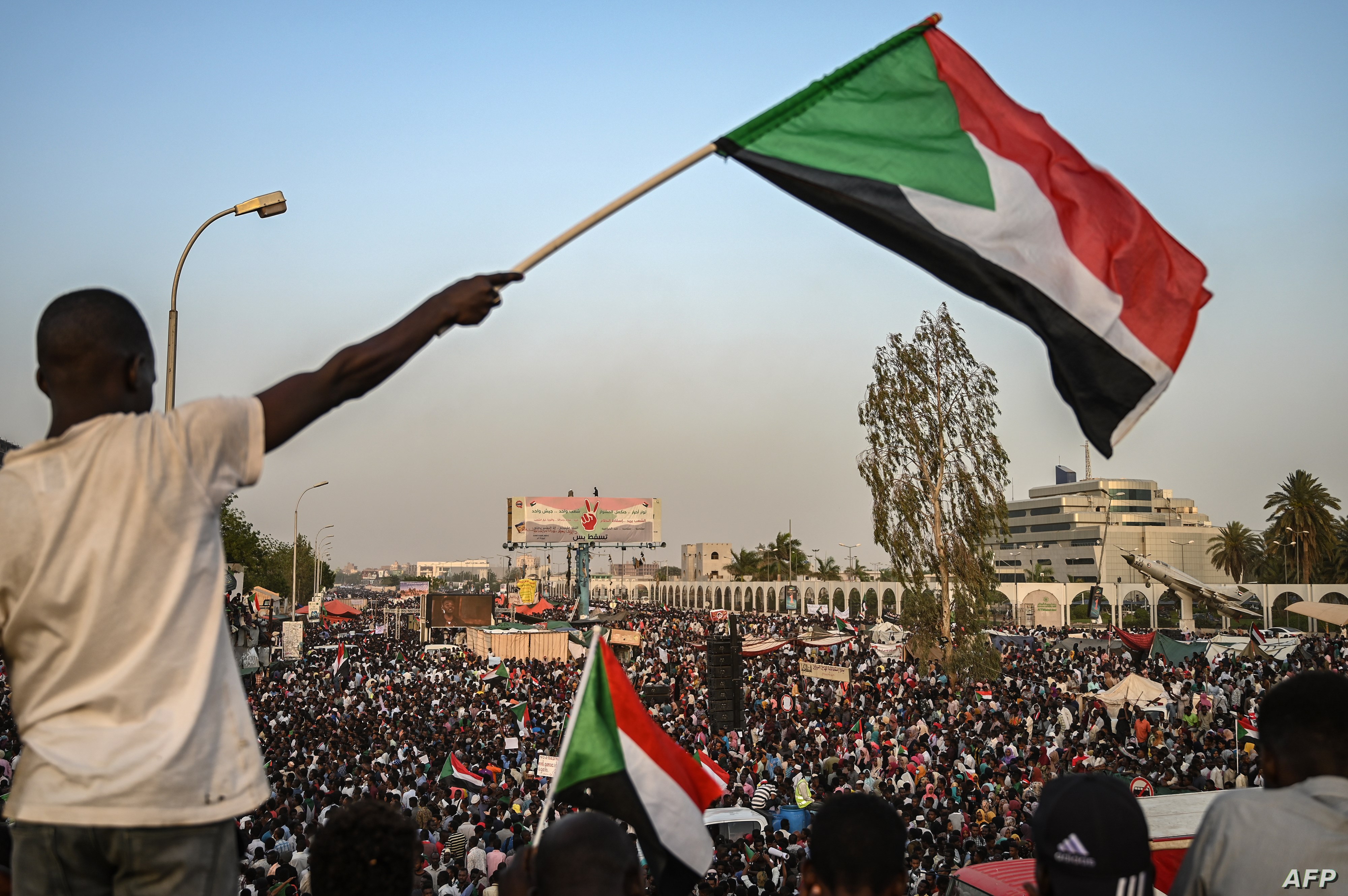 قوى سودانية تعلن التوصل لاتفاق إطاري مع المكون العسكري حول الفترة الانتقالية