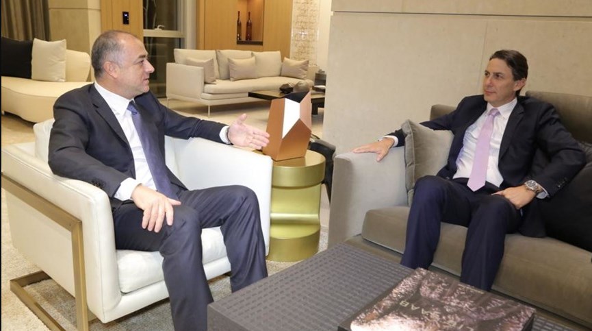 المفاوض اللبناني الياس بو صعب والوسيط الأميركي آموس هوكستين (أرشيف)