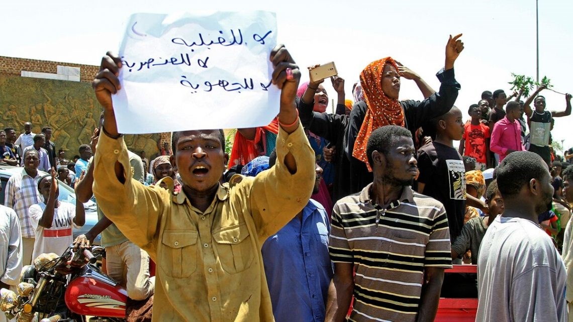 الآلاف يتظاهرون جنوب البلاد احتجاجا على تصاعد العنف القبلي بالنيل الأزرق