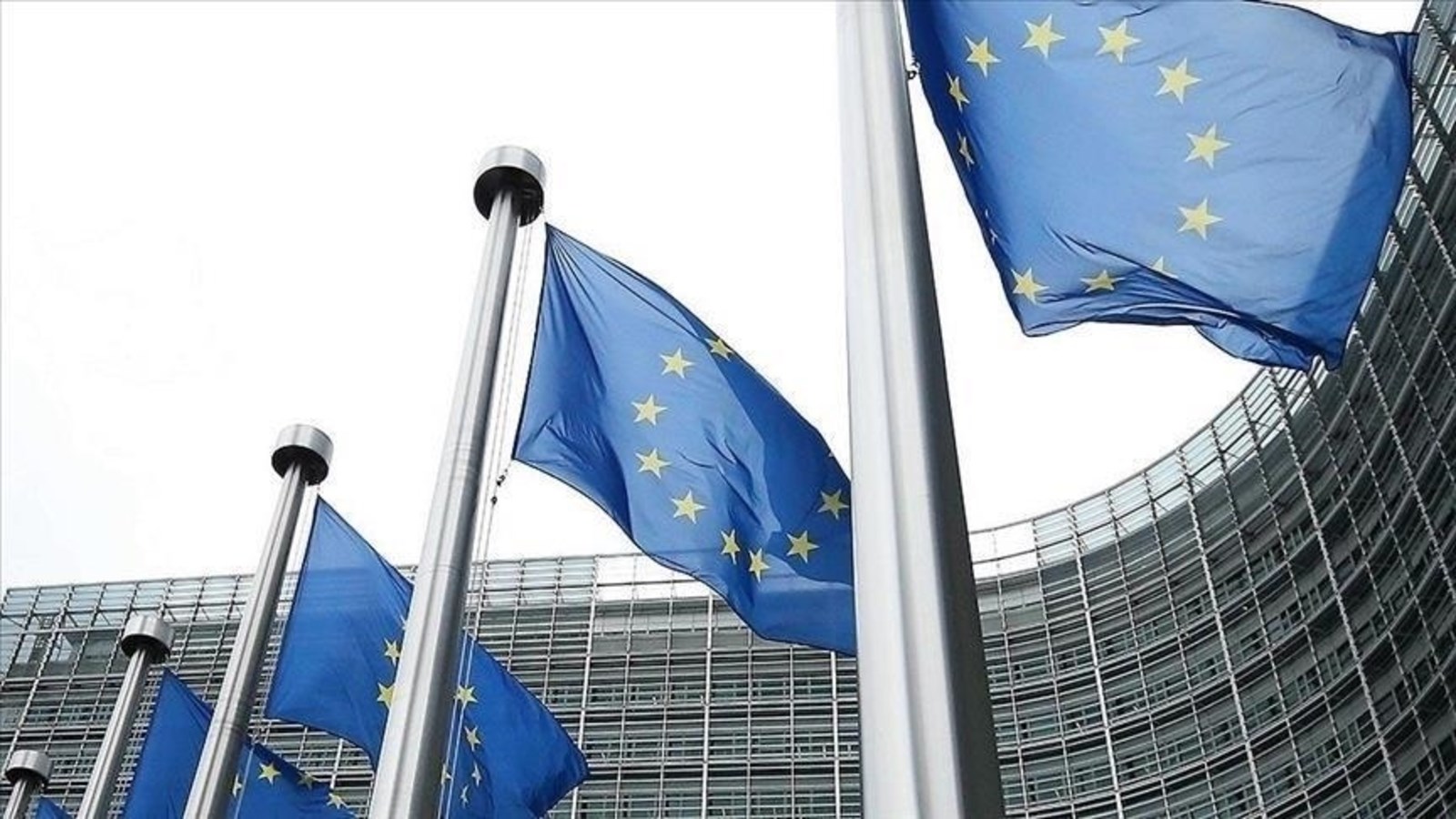 المفوضية الأوروبية تكتسب صلاحيات لضمان التزام بريطانيا باتفاق 