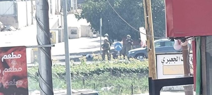 الاعلام الإسرائيلي يتحدث عن عملية طعن جندي اسرائيلي في الخليل وإصابة منفذ العملية