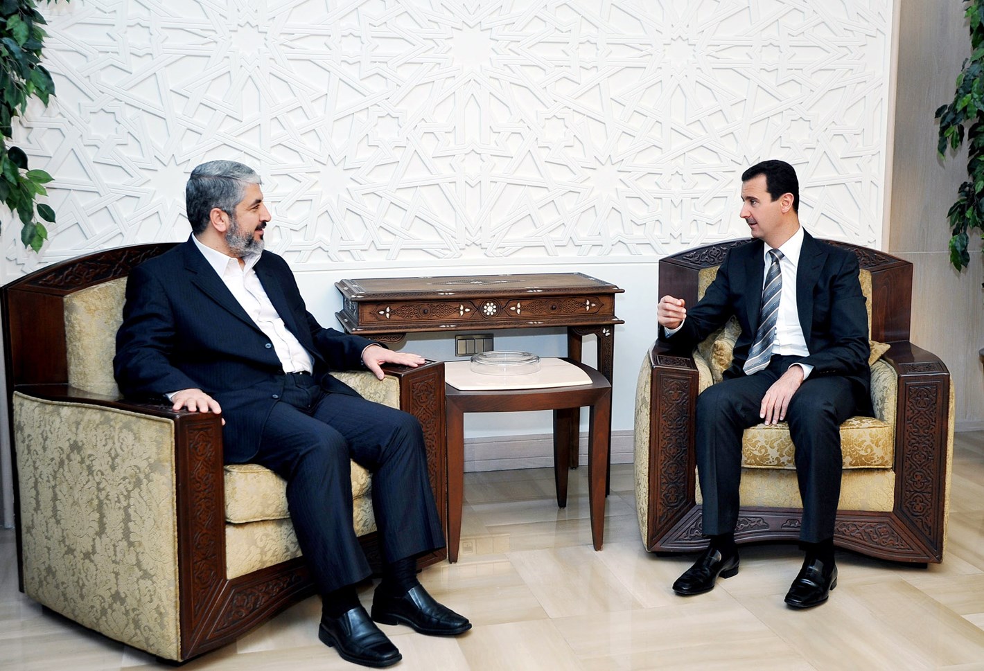 الرئيس السوري بشار الأسد ورئيس المكتب السياسي لحركة 