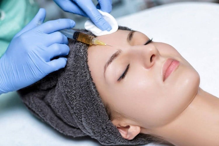 علاج البشرة ببلازما الفيبرين (Fibrin) الغني بالصفائح الدموية