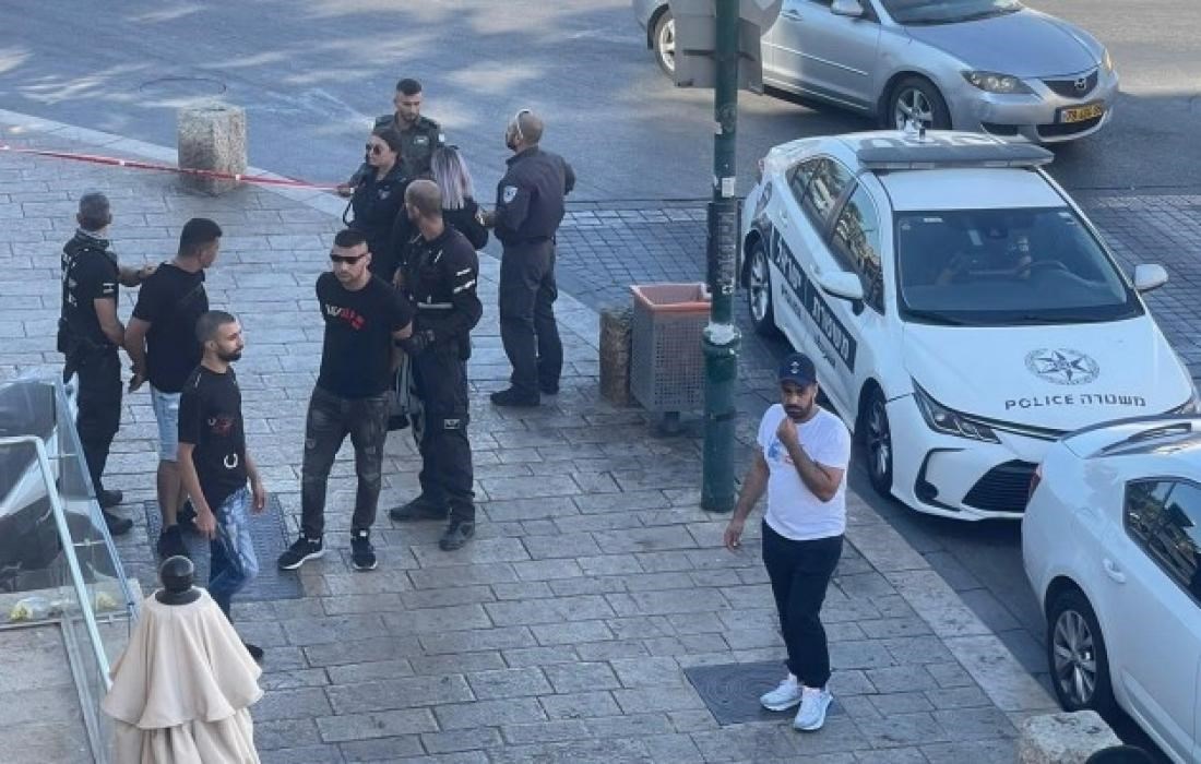 الاحتلال يعتقل فلسطينياً في مدينة 