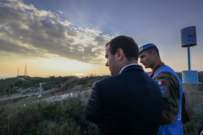 وزير الدفاع الفرنسي سيباستيان لوكارنو خلال زيارته للوحدة الفرنسية عند الحدود اللبنانية الفلسطينية - جنوب لبنان