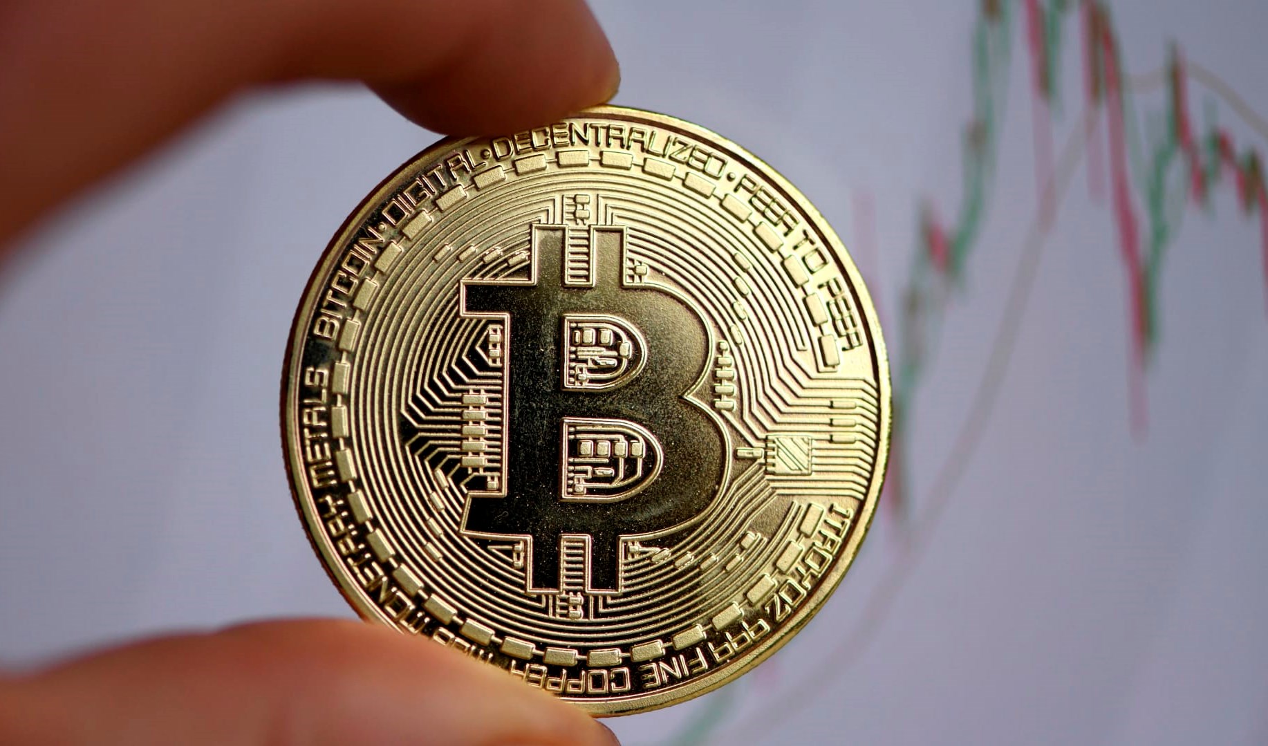 بيتكوين تسجل أعلى مستوياتها منذ آب متجاوزة 23 ألف دولار