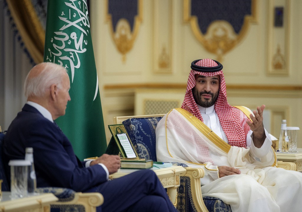 بن سلمان يسخر من خطابات بايدن ويضر بشدة بالمصالح الأميركية