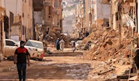 صورة تُظهر الدمار الذي حلّ بمدينة درنة شرقي ليبيا بعد إعصار دانيال والفيضانات التي لحقته (أ ف ب)