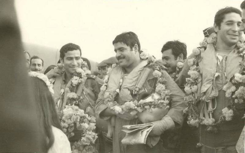 صورة لأبطال سرب العراقي عند عودتهم إلى العراق بعد إنتهاء حرب أكتوبر 1973 (أرشيف)