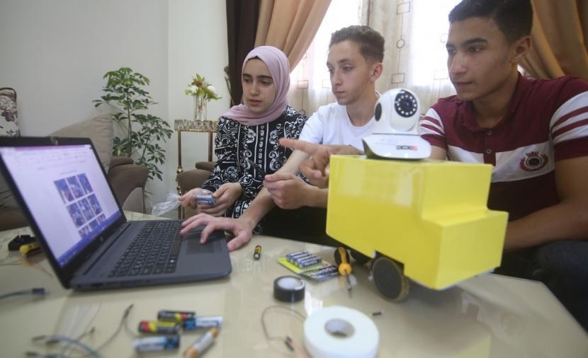 روبوت فلسطيني للبحث بين الأنقاض