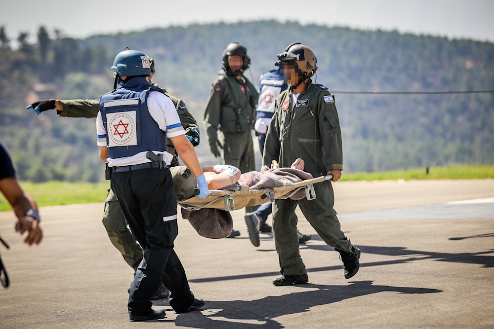 جندي إسرائيلي مصاب أثناء وصوله إلى مستشفى 