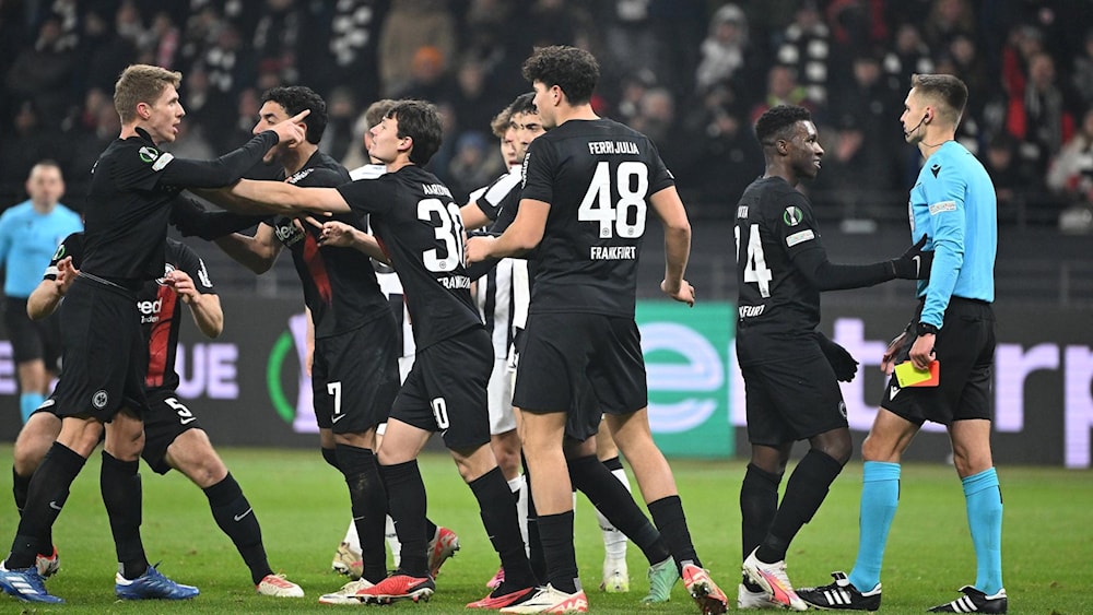 الاتحاد الأوروبي يقرر إيقاف لاعب آينتراخت فرانكفورت