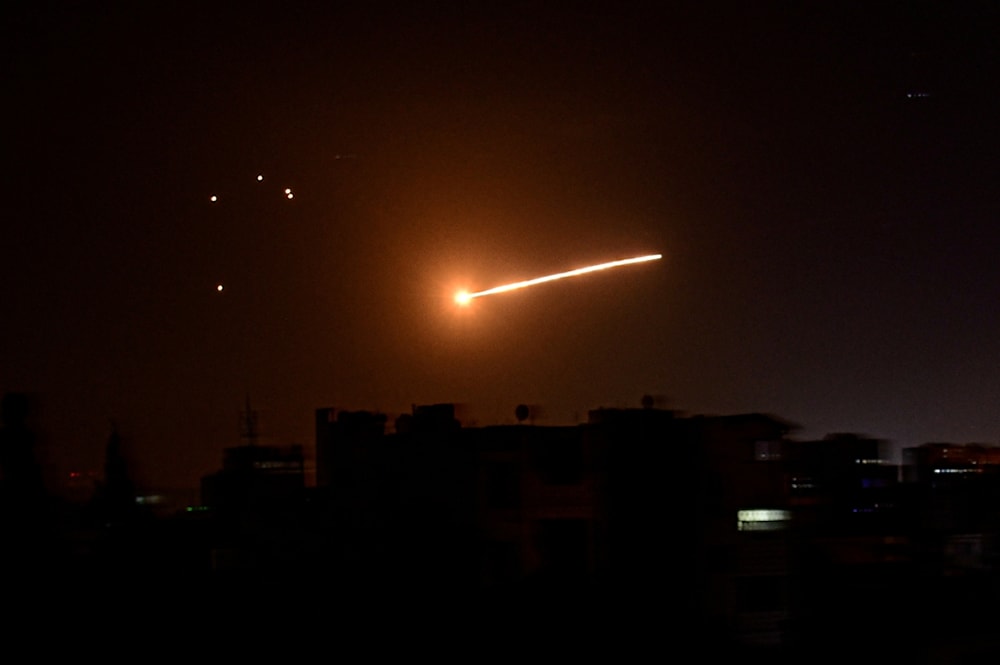 الدفاعات الجوية السورية تصدّت للصواريخ الإسرائيلية في محيط دمشق واسقطت بعضها